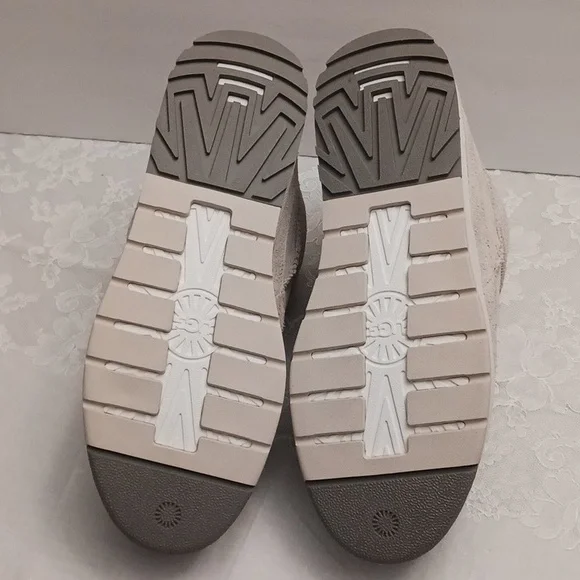 UGG size 11 men's cream and tan casual platfrom sneakers.